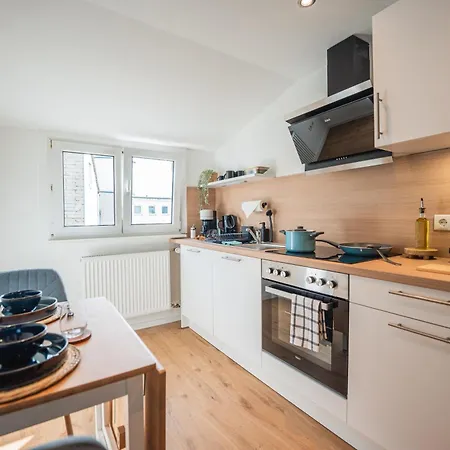 Appartement 3-floor Oasis In The Heart Of Koblenz, Sleeps 16 *