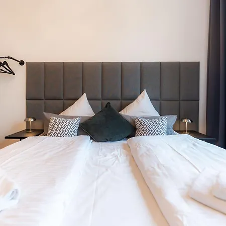 Daire 3-floor Oasis In The Heart Of Koblenz, Sleeps 16 *