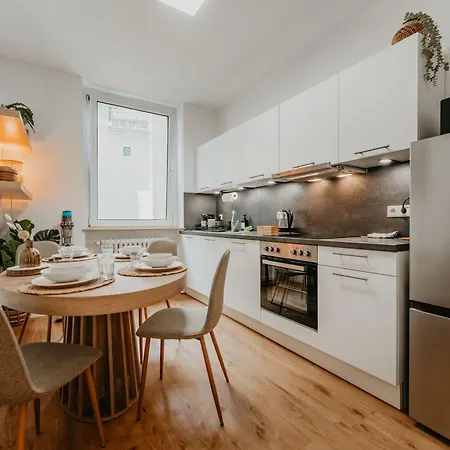 3-floor Oasis In The Heart Of Koblenz, Sleeps 16 Daire