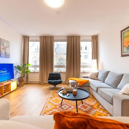 Daire 3-floor Oasis In The Heart Of Koblenz, Sleeps 16 *