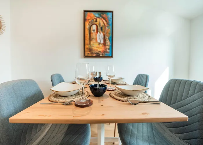 3-floor Oasis In The Heart Of Koblenz, Sleeps 16 Apartment *