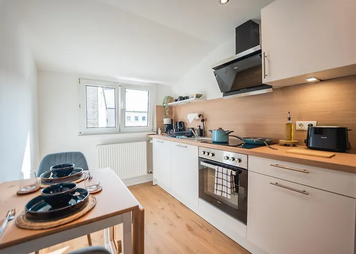 Appartement 3-floor Oasis In The Heart Of Koblenz, Sleeps 16 *