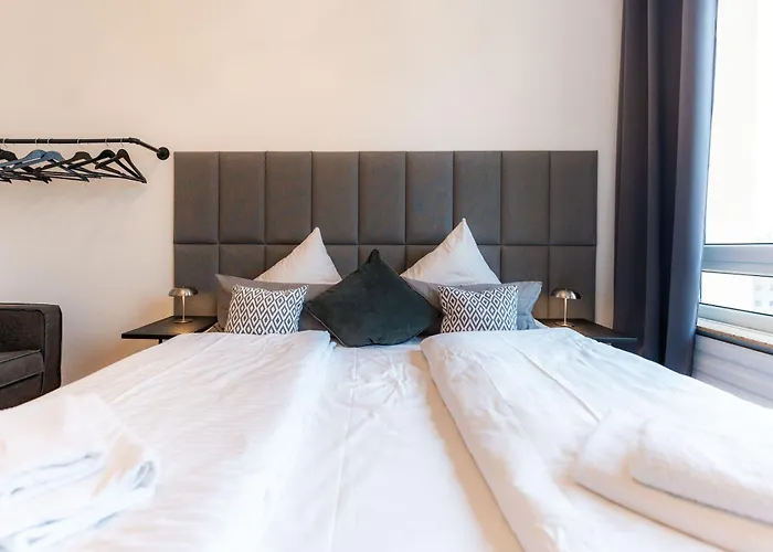 Appartement 3-floor Oasis In The Heart Of Koblenz, Sleeps 16 *