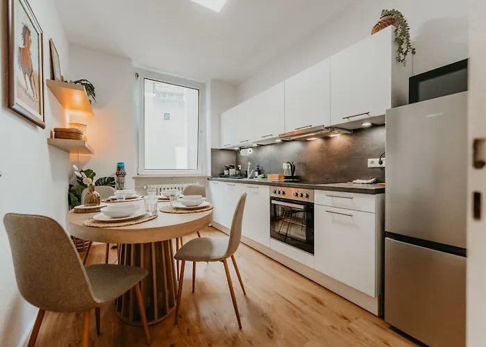 3-floor Oasis In The Heart Of Koblenz, Sleeps 16 Apartment